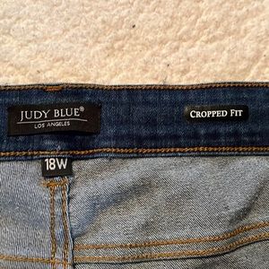 Judy Blue Cropped Fit shark bite bottom Jeans